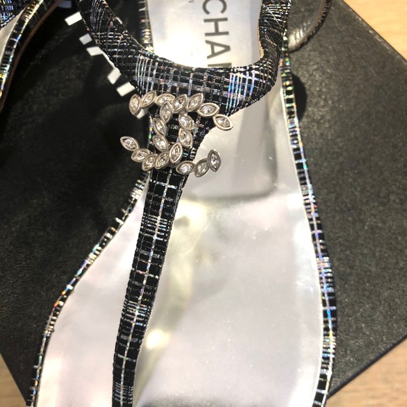 ❌SOLD❌ Chanel Crystal Thong Sandals - Picture 3 of 8